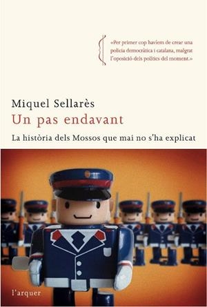 PAS ENDAVANT, UN. HISTORIA DELS MOSSOS QUE MAI NO S'HA EXPLI | 9788496499973 | SELLARES, MIQUEL | Llibreria Drac - Llibreria d'Olot | Comprar llibres en català i castellà online