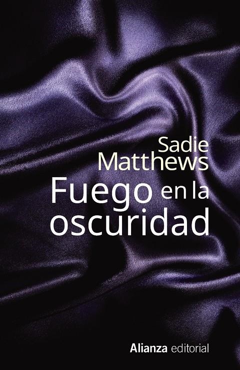 FUEGO EN LA OSCURIDAD | 9788491040477 | MATTHEWS, SADIE | Llibreria Drac - Llibreria d'Olot | Comprar llibres en català i castellà online