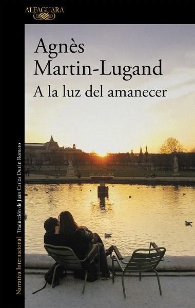 A LA LUZ DEL AMANECER | 9788420437996 | MARTIN-LUGAND, AGNÈS | Llibreria Drac - Llibreria d'Olot | Comprar llibres en català i castellà online